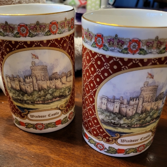 Windsor Castle Teapot set - Picture 4 of 5